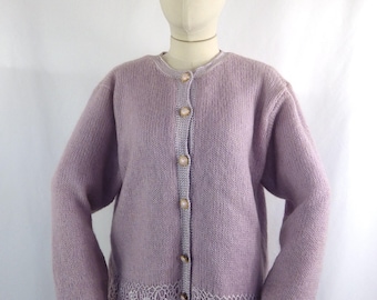 Cardigan vintage en mélange de mohair : bordure au crochet rose lilas, buste 40 po.