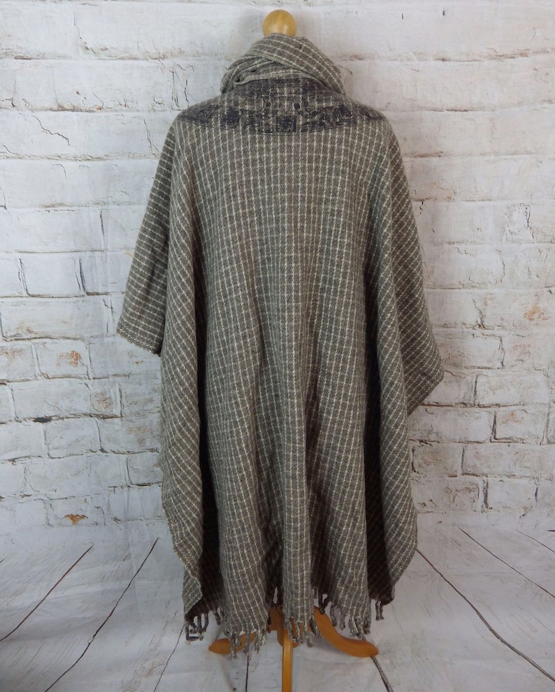Vintage Acapulco Mexican pure wool check cape cloak poncho scarf immaculate Size 10 12 14 16 UK brown fringed Grace and Garbo blogger