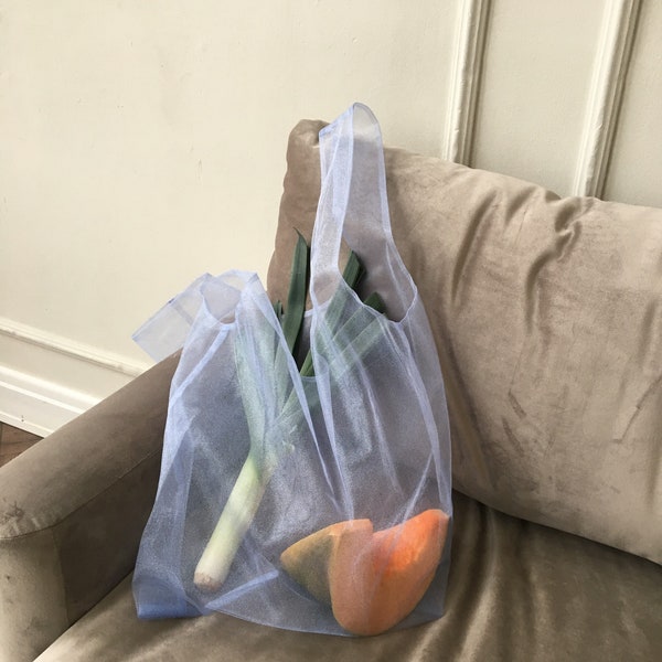 Lichtblauwe shopper. Tule tas. Plastic tas. Netto zak. Handig pakket. Handige tas. Mash zak. Draagtas. Organza zakje.