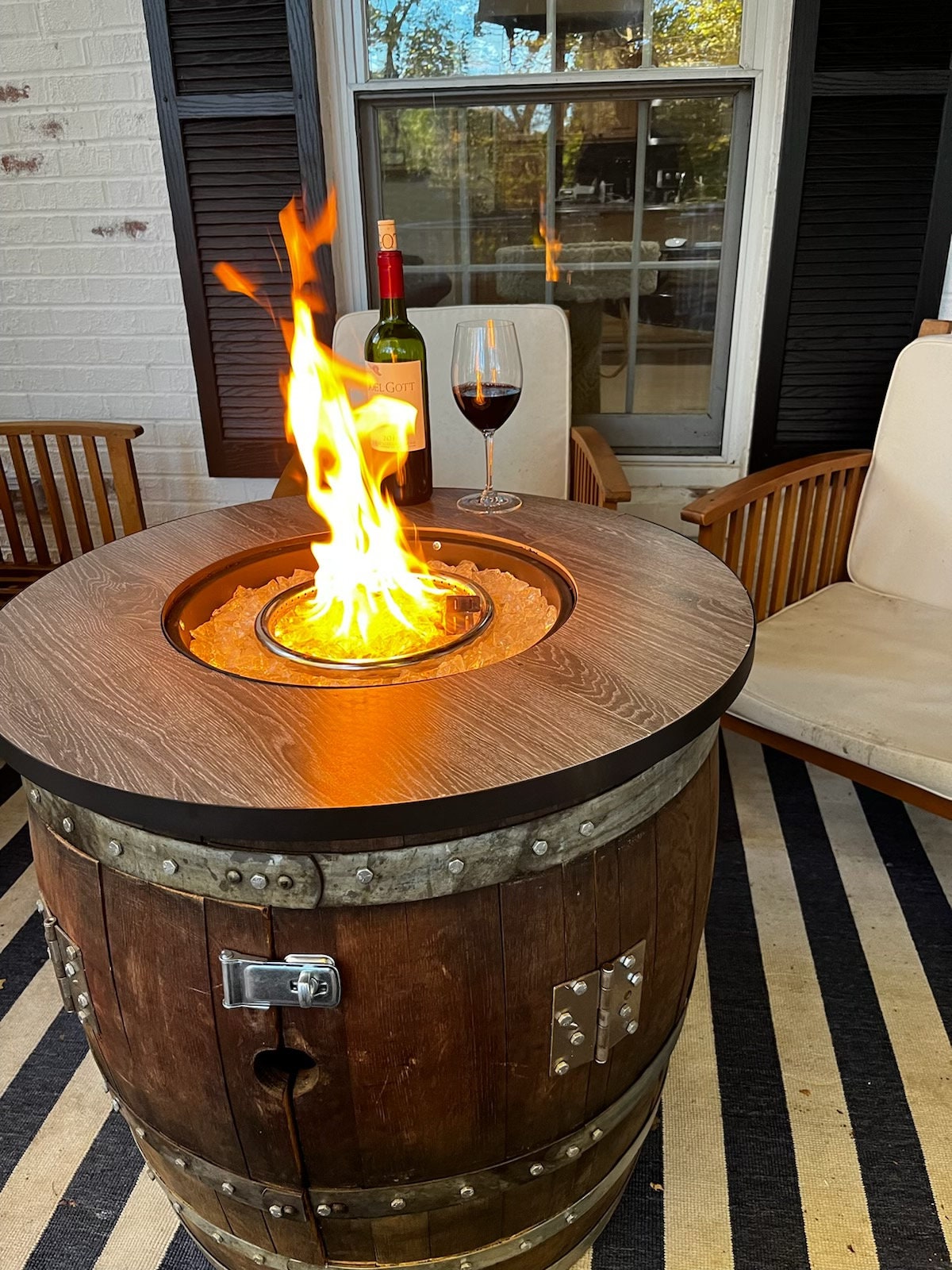 Table de feu foyer extérieur en forme baril de vin