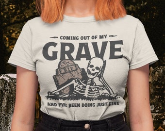 Crawling Out of My Grave - Halloween Horror Vintage Style Inspired Ghost Pumpkin Skeleton Short-Sleeve Unisex Tshirt