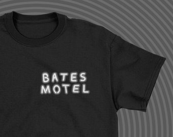 Bates Cottage - Psycho Horrorfilm inspiriert Unisex T-Shirt - Hitchcock Retro Horror Vintage Gruselfilm Halloween Goth Goth Geschenk Geschenke neon