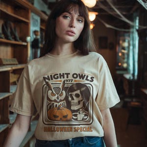Night Owls Halloween Special 1977  - Horror Movie Retro 70s Late Night With the Devil Inspired Unisex T-shirt