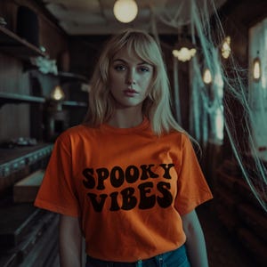 Spooky Vibes 70s T-Shirt - Retro Halloween Autumn Unisex Tee - Spooky Gift Scary Horror Fan Gothic Gifts for goths halloween gift