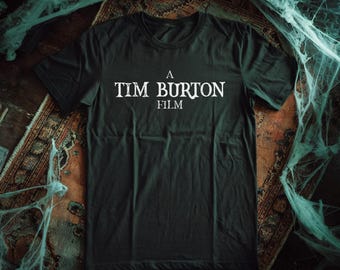 Camiseta unisex inspirada en una película de Tim Burton: regalos góticos para góticos, terroríficos y de Halloween. Beetlejuice.