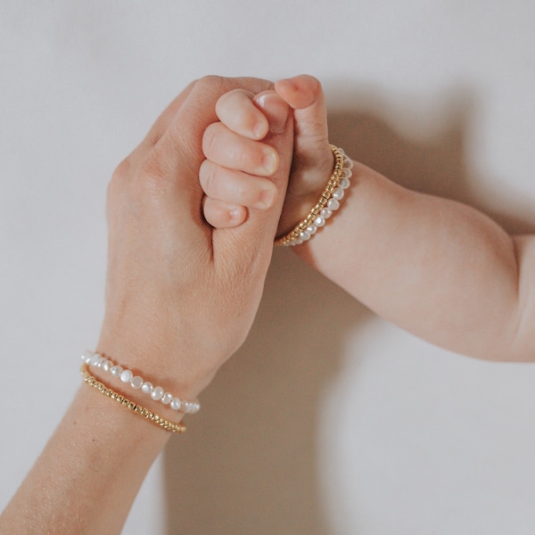 Pearl and Gold Mother Daughter Bracelets | Matching Mother Daughter Bracelet Set | Mommy and Me Jewelry | Real Pearl Bracelets