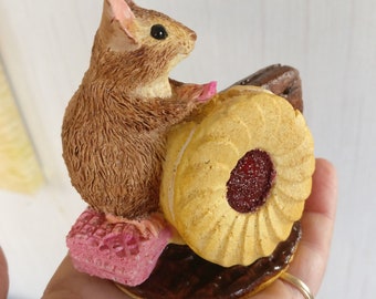 Gary Baldi Mouse with biscuits sculpture