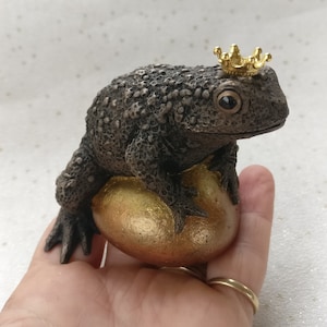 Prince Charming toad sculpture