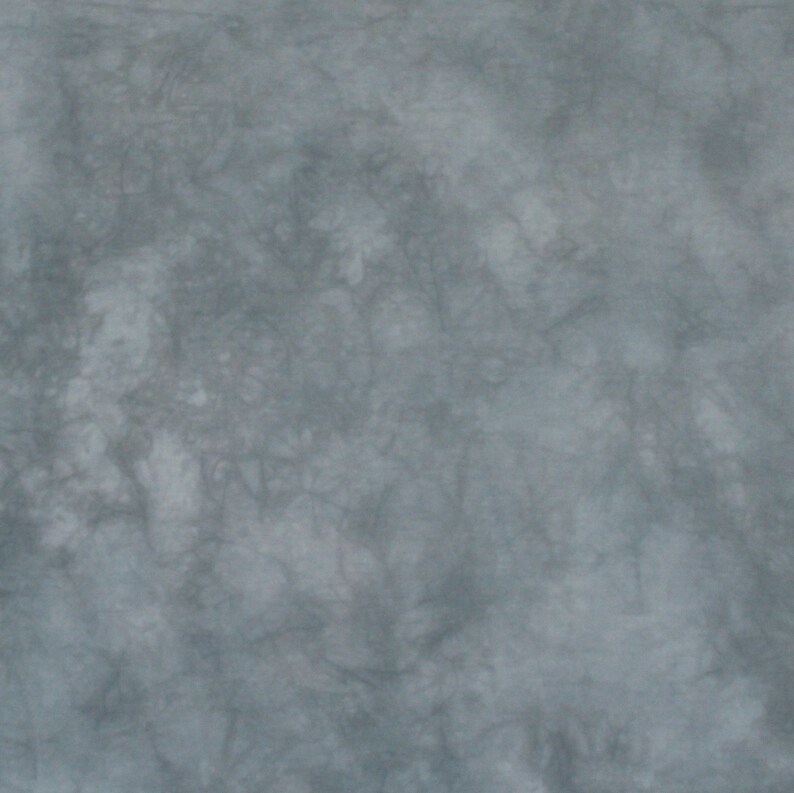 Hand dyed gray fat quarter bundle of quilt cotton in a 5 step gradient