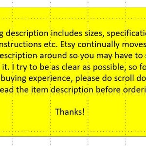 Może przedstawiać: Ż&oacute;łte tło z czarnym tekstem wyjaśniającym, że opis produktu zawiera rozmiary, specyfikacje, instrukcje pielęgnacji i że Etsy stale przesuwa opis produktu, więc możesz potrzebować przewinąć, aby go znaleźć. Tekst zachęca kupujących do przewijania w d&oacute;ł i przeczytania opisu produktu przed złożeniem zam&oacute;wienia. Tekst kończy się słowami "Dziękuję!"