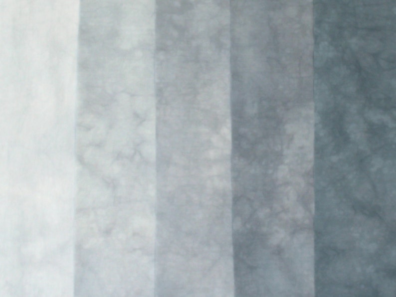 Hand dyed gray fat quarter bundle of quilt cotton in a 5 step gradient