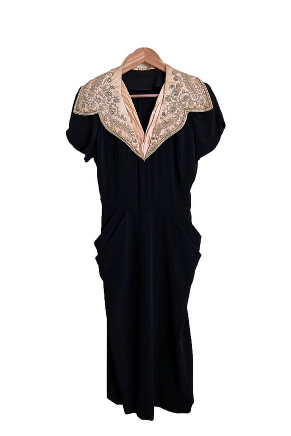 1920s black dress with beaded collar detail - Gem