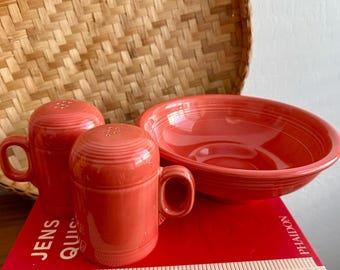 Vintage HCL USA / Fiesta Ware Salz- und Pfefferstreuer Set mit Salatschüssel