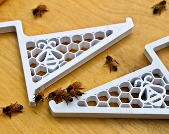 Langstroth Hive 2 Frame Holder | Beehive Inspection Hook | Portable Beekeeping Tool | 3D Printed Side Mount Bracket