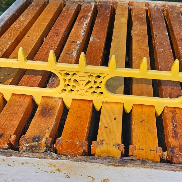 Bee Hive 9/10 Frame Spacer for Beekeeping **For 10 Frame Boxes**