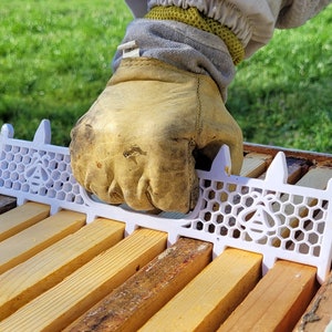 Bee Hive 7/8 Frame Spacer for Beekeeping **For 8 Frame Boxes**