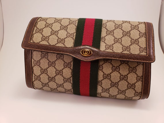 gucci clutch with lips