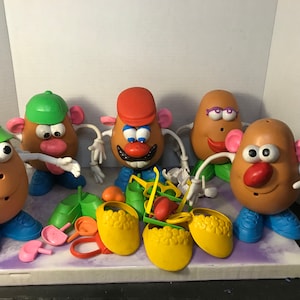 Lot Of 2 Vintage 1985 Mr / Mrs Potato Head with Accessories