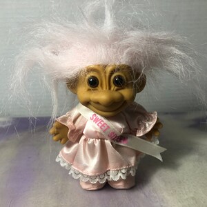Troll o różowych włosach - Lalka troll Russ - Słodka szesnastka - Rzadka lalka troll z lat 90. Nostalgia starych trolli