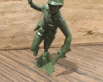 Vintage Louis Marx 6" Army Man World War Styled Plastic Toy Figure Plastimarx Running - Super Cool Figure / Cake Topper Made in Mexico Lot 5