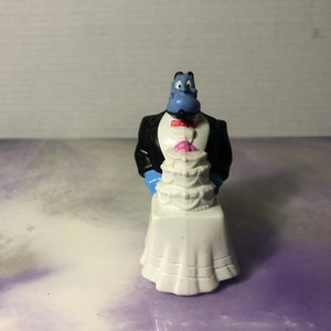 Vintage Burger King Kids Meal 1992 ALADDIN GENIE empurrando bolo de casamento Happy Meal Toy / Cake Topper - Rare Aladdin Nostalgia