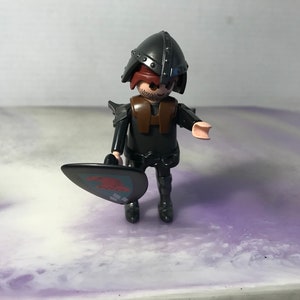 Lote de figuras vintage Playmobil - Castelo Playset Homem com cabelo castanho / escudo Figuras Playmobil dos anos 90 - Nostalgia vintage rara