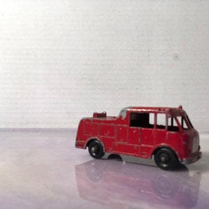 Vintage Matchbox Lesney Fire Truck - Missing Ladder - England Truck - Used Shape Toy Car