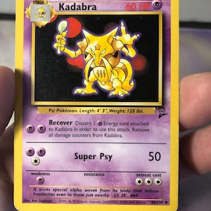 Vintage Pokemon Trading Card Game 1999 Kadabra 46/130 / Base Set 2 / Raro NON-HOLO / Pokemon WOTC - Usato Con