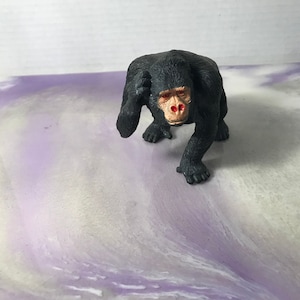 Figura in PVC a tema gorilla, realizzata in Cina, vintage anni &#39;90 / decorazione per torta - Gorilla