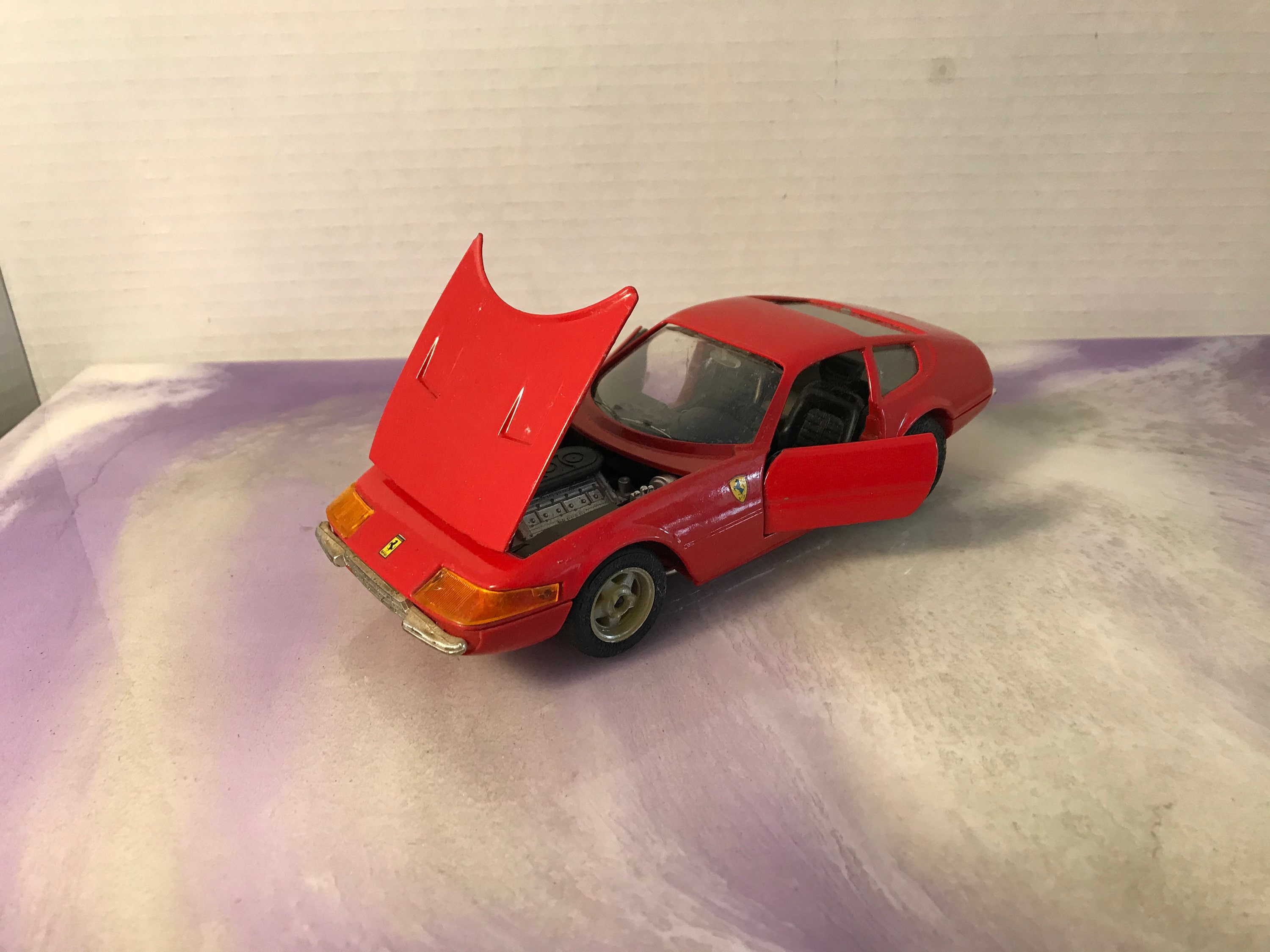 Album photo - Ferrari 365 GTB/4 Daytona | Nos photos du modèle du chanteur Christophe vendu à Rétromobile