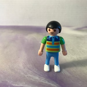 Playmobil vintage - Figura de cabelo preto de menino pequeno - Bonecos Playmobil dos anos 90 - Nostalgia vintage rara