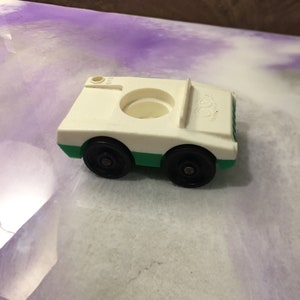 Vintage Fisher Price Little People 1960&#39;s 70&#39;s Fisher Price White and Green 1 Seat Car, Garage Playset, Little People 1 Seat Car Lot 2