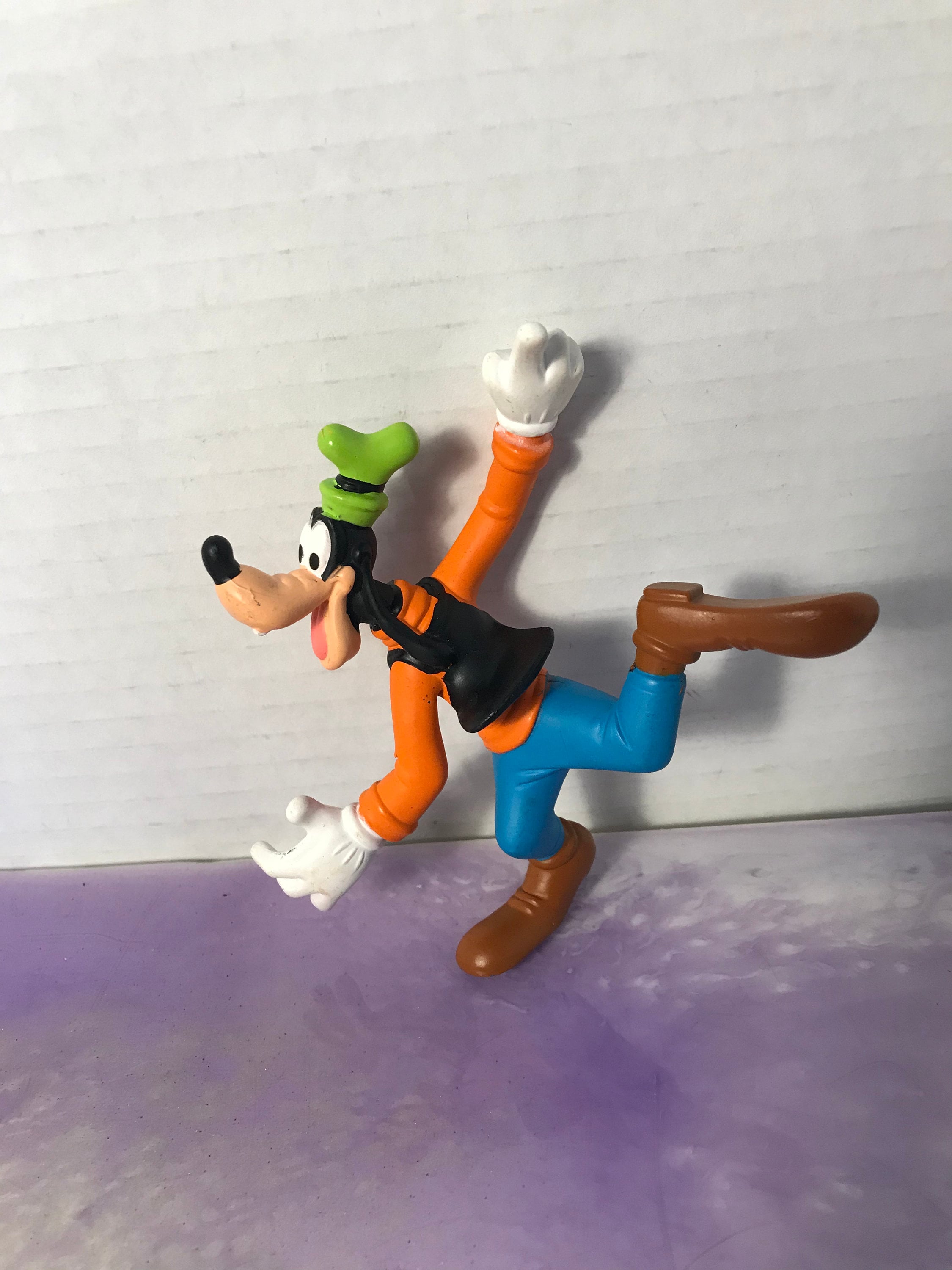 Vintage Disney GOOFY Black Vest Orange Shirt Figure PVC Cake