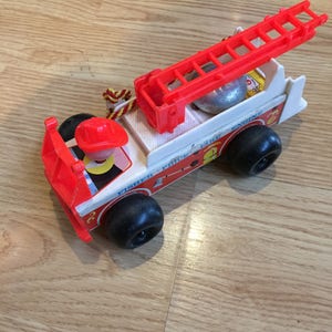 Vintage 1968 Fisher-Price Little People Wooden 720 Fire Engine Fire Truck 8&quot; Long Vintage Rare Nostalgia Toy