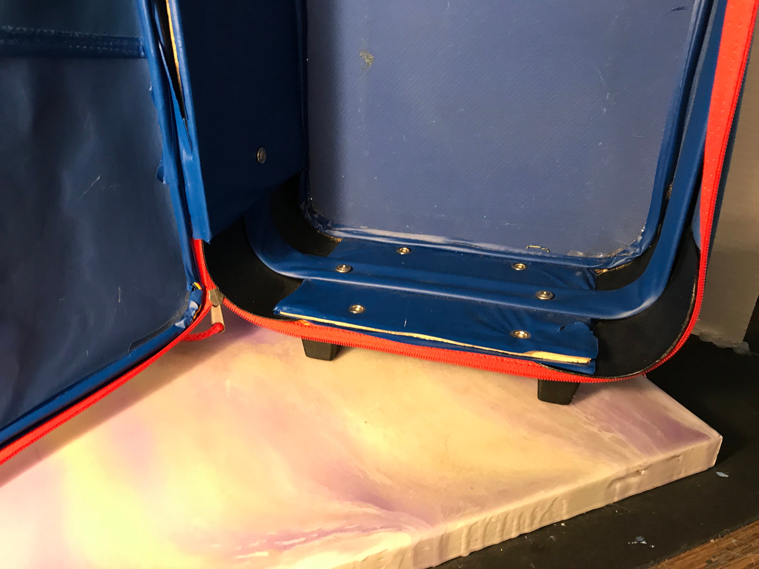 Vintage 1990's Disney Suit Case Rare Vintage Toy! 1990's Mickey