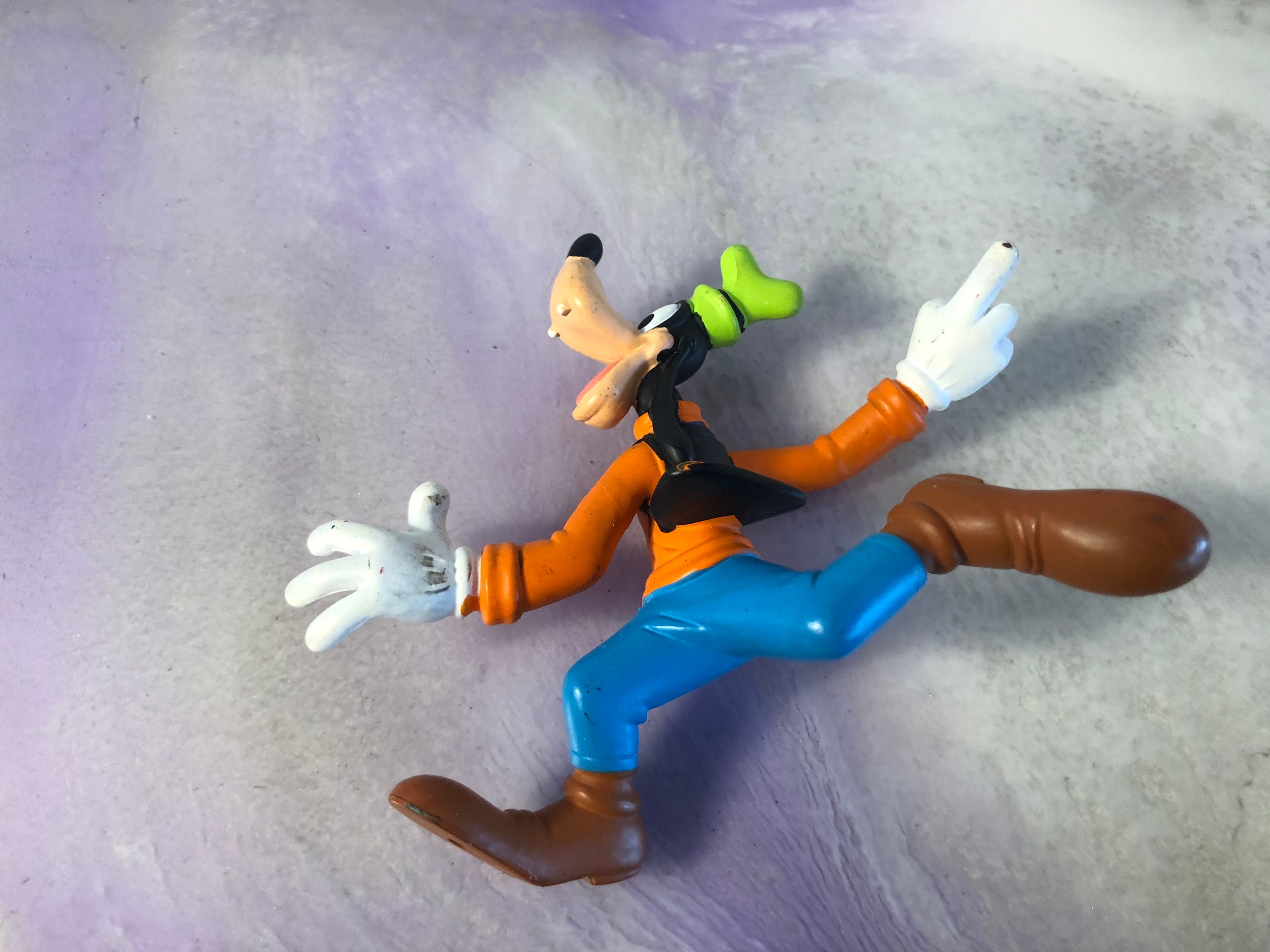Vintage Disney GOOFY Black Vest Orange Shirt Figure PVC Cake