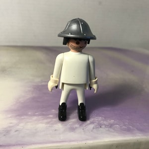 Lote de figuras vintage da Playmobil - Castelo Playset Homem com cabelo preto / roupa branca - Conjunto de figuras Playmobil dos anos 90 - Nostalgia vintage rara