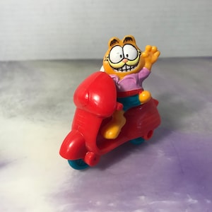 Vintage 1980&#39;s Garfield and Odie Scooter PVC Figure! Nostalgia MCDONALD&#39;S Vintage Happy Meal Toy Rare Nostalgia