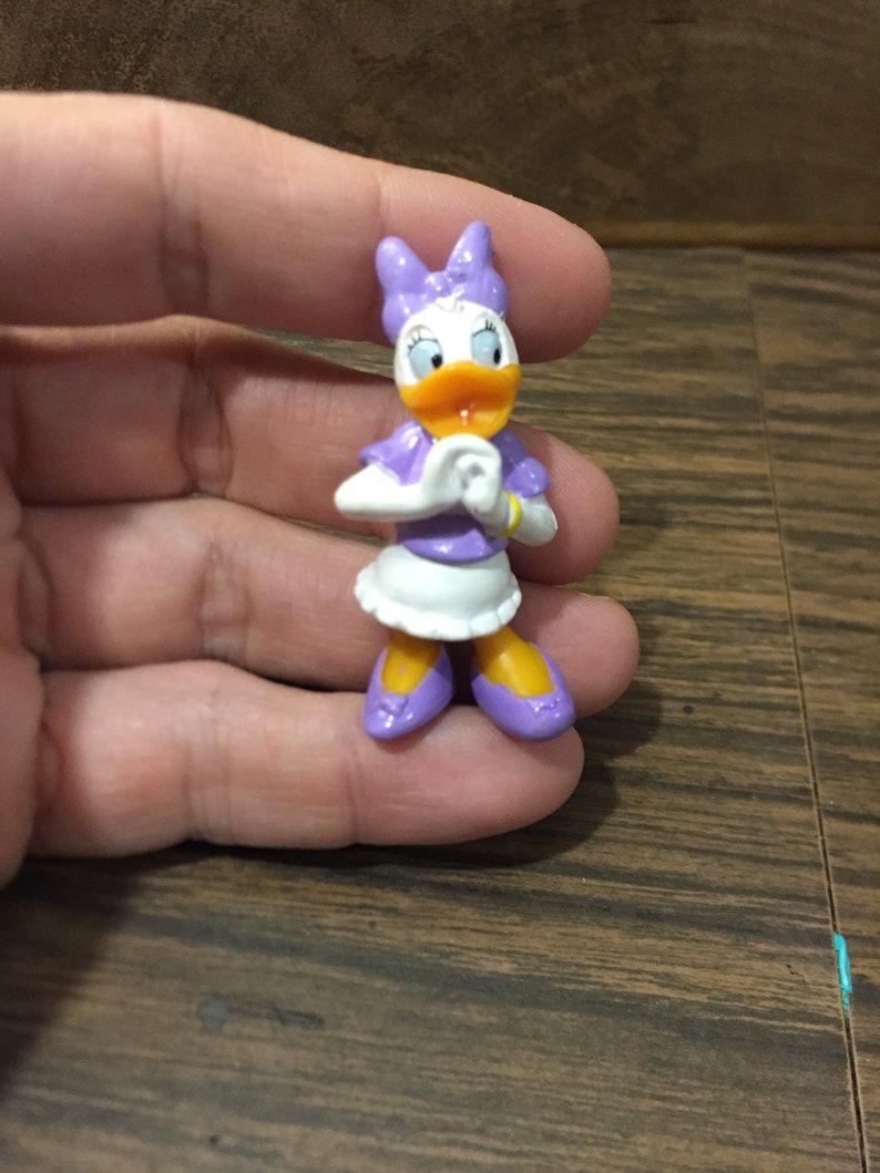 daisy duck figures