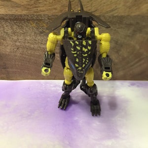 Vintage Transformers Beast Wars Predacon IGUANUS Figure