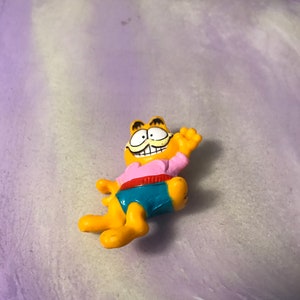 Vintage 1980&#39;s Garfield PVC Figure Garfield MCDONALD&#39;S Vintage Happy Meal Toy Rare Nostalgia