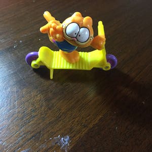Vintage 1980&#39;s Garfield PVC Figure Scooter Complete Nostalgia MCDONALD&#39;S Vintage Happy Meal Toy Rare Nostalgia