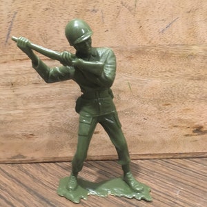 Vintage Louis Marx 6&quot; Army Man World War Styled Plastic Toy Figure Plastimarx (holding rifle) Cool Figure / Cake Topper Made in Mexico