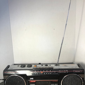 EQUALIZER JVC PC-90 BOOMBOX CASSETTE PLAYER RADIO STATION WORKS