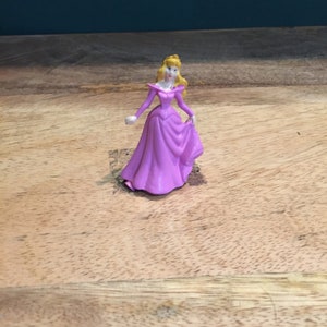 Vintage Disney 2 inch  AURORA Sleeping Beauty Figure PVC Cake Topper Rare Vintage Toy! Fun Vintage Toy!