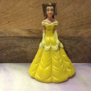 Figura vintage in PVC di grandi dimensioni della serie Disney La Bella e la Bestia - BELLE con abito giallo - Rara figura in PVC per decorare la torta - Anni &#39;90