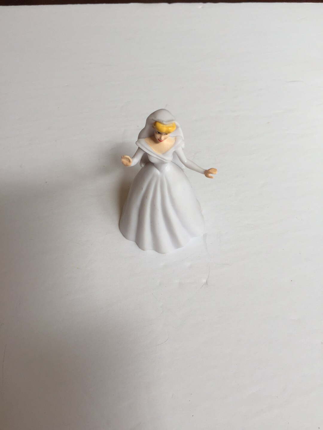 ヴィンテージ ディズニー シンデレラ ホワイトドレス フィギュア PVC