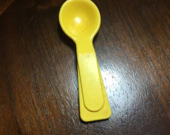 Vintage Fisher Price Fun With Food Yellow Spoon!   Rare Nostalgia 1980&#39;s Fisher Price
