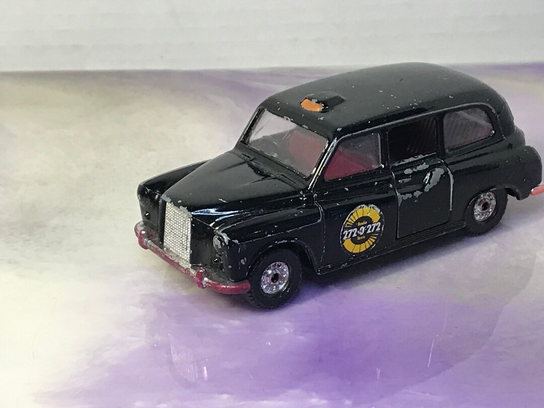 Country Kitchensとイギリスの金属模型自動車２台 il_1080xN.3233336961_8f0z.jpg
