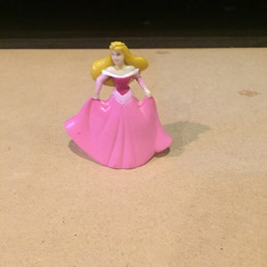 Vintage Disney Applause AURORA Sleeping Beauty Figure PVC Cake Topper Rare Vintage Toy! Fun Vintage Toy! Lot 2